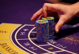Zona taruhan total spesifik dan kembar tiga di meja togeljackpot Sic Bo